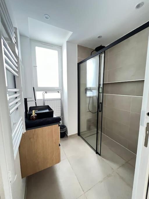 Appartement Proche De Paris, Parking Prive à Le Kremlin-Bicêtre Extérieur photo